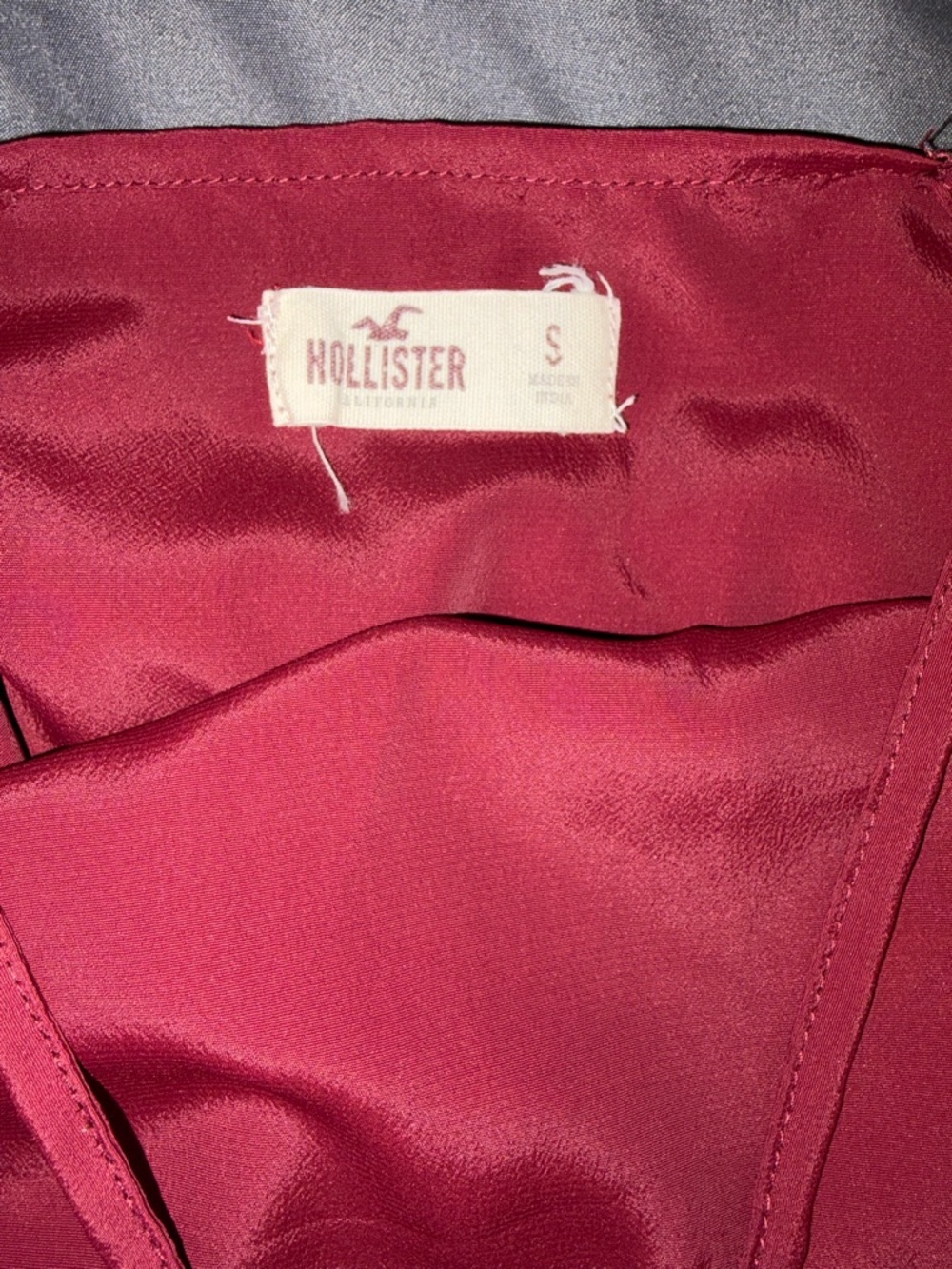 Hollister Burgundy Satin-Look Strappy Camisole Tank Top Size Small - Picture 3 of 5